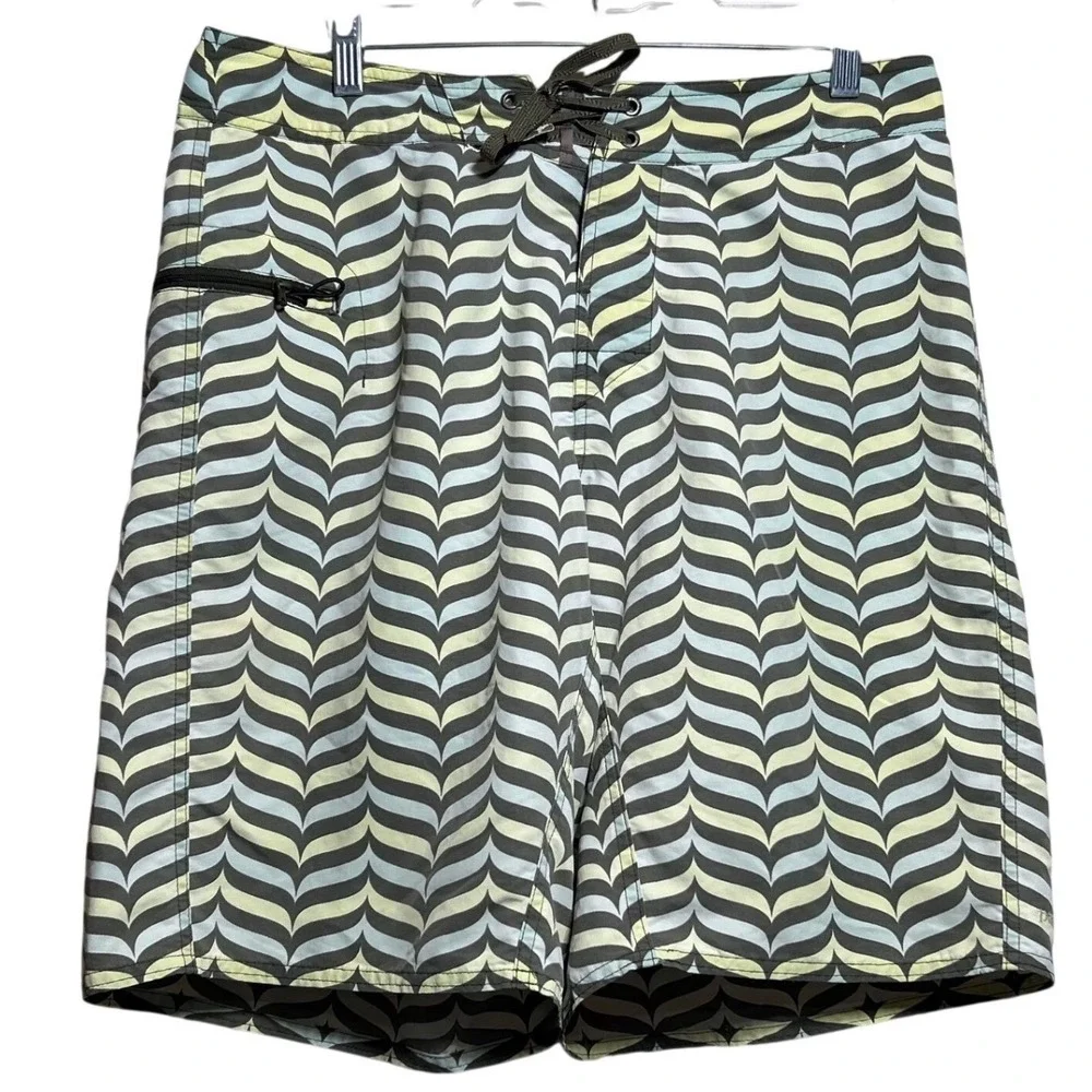 Patagonia Mens 33 Board Shorts Green Yellow Chevron Wave Print Swim Trunks 10 In